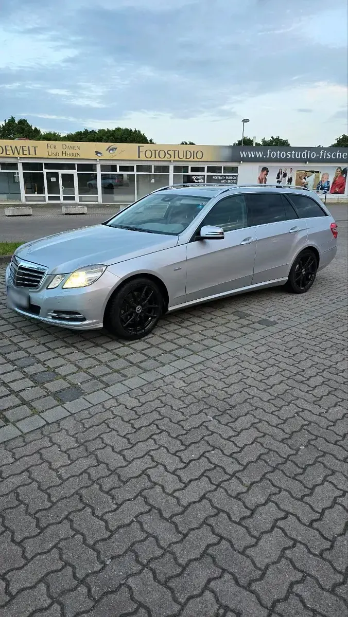 Gebraucht Mercedes E350 265 PS (194 kW) 2010 Silber Limousine