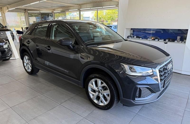 Grau Gebraucht 2023 Audi Q2 Sport SUV | 19.490 € (Superpreis) - Bild 1/4