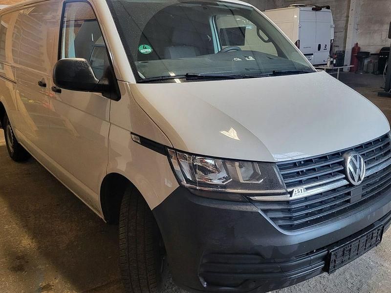Weiß Gebraucht 2022 VW Transporter Van | 12.900 € - Bild 1/4