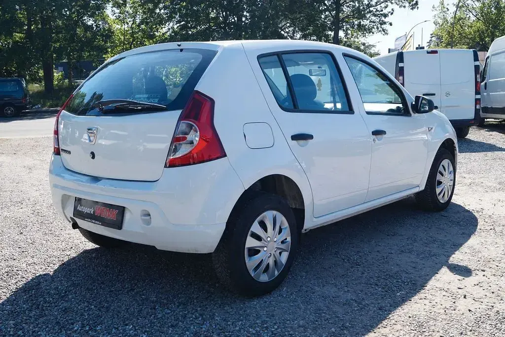 Gebraucht Dacia Sandero Basis 75 PS (55 kW) 2012 Weiß Limousine