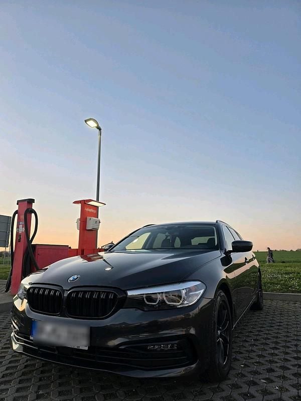 Grau Gebraucht 2025 BMW 540 Kombi | 24.750 € - Bild 1/4
