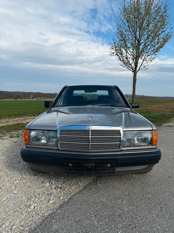 Gebraucht Mercedes 190 75 PS (55 kW) 1989 Beige Limousine