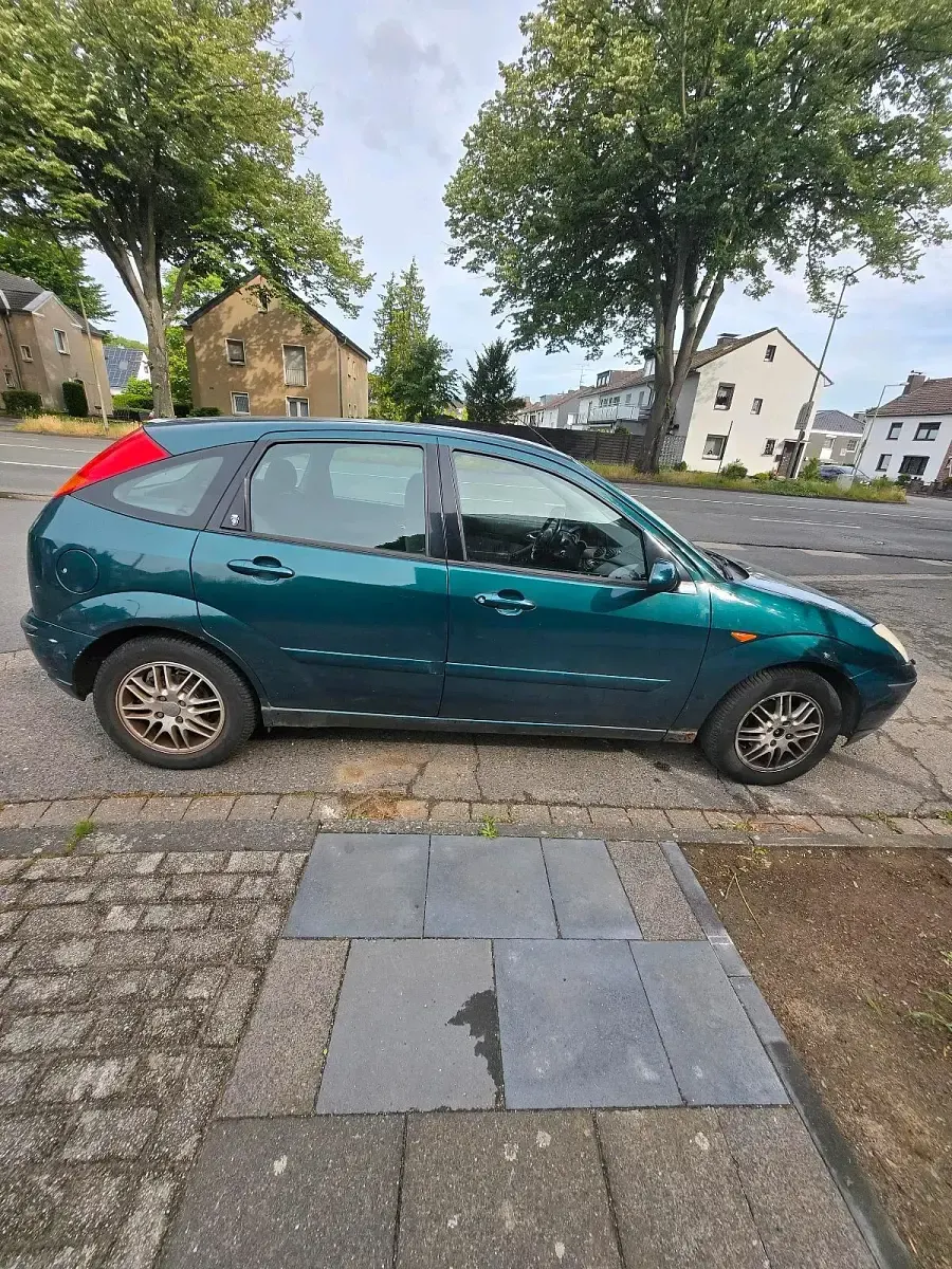 Gebraucht Ford Focus 100 PS (73 kW) 2002 Grün Limousine