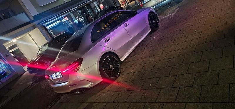 Gebraucht Mercedes A200 AMG line 163 PS (119 kW) 2020 Silber Limousine