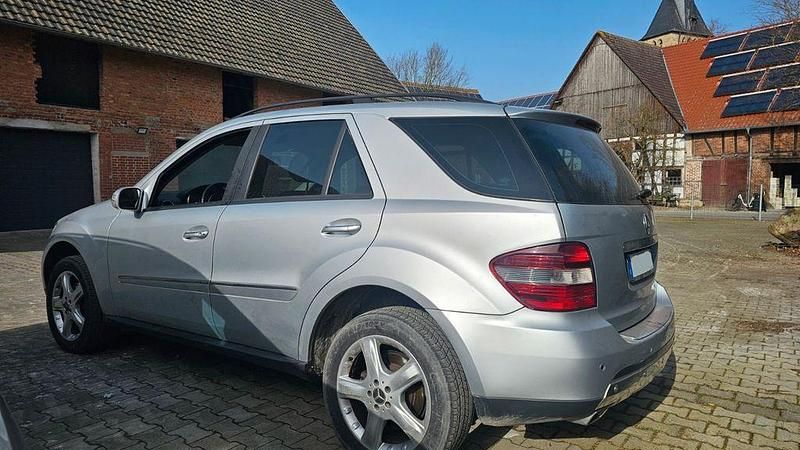 Gebraucht Mercedes ML320 224 PS (164 kW) 2006 Silber SUV