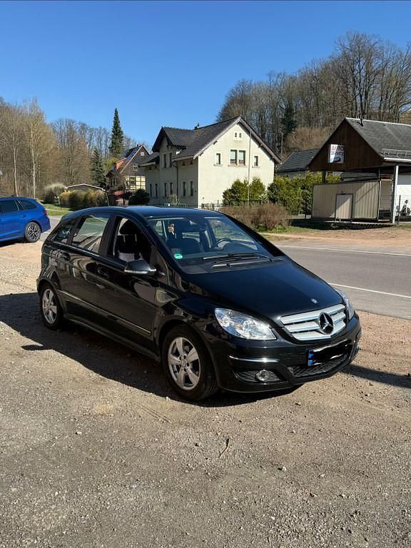 Gebraucht Mercedes B180 116 PS (85 kW) 2011 Schwarz Van / Kleinbus