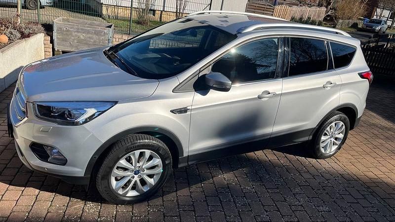 Gebraucht Ford Kuga Titanium 179 PS (131 kW) 2018 Silber SUV