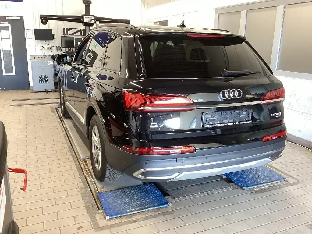Gebraucht Audi Q7 Performance 340 PS (250 kW) 2023 Mythosschwarz metallic SUV