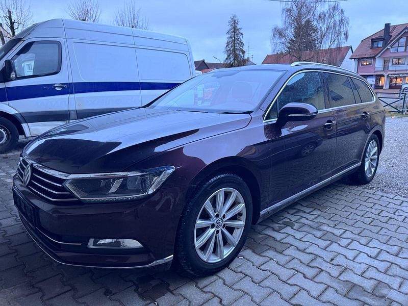 Rot Gebraucht 2017 VW Passat Highline Kombi | 12.890 € (Superpreis) - Bild 1/4