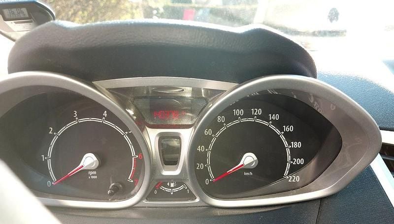 Używany Ford Fiesta Titanium 97 KM (71 kW) 2012 Czerwony Hatchback