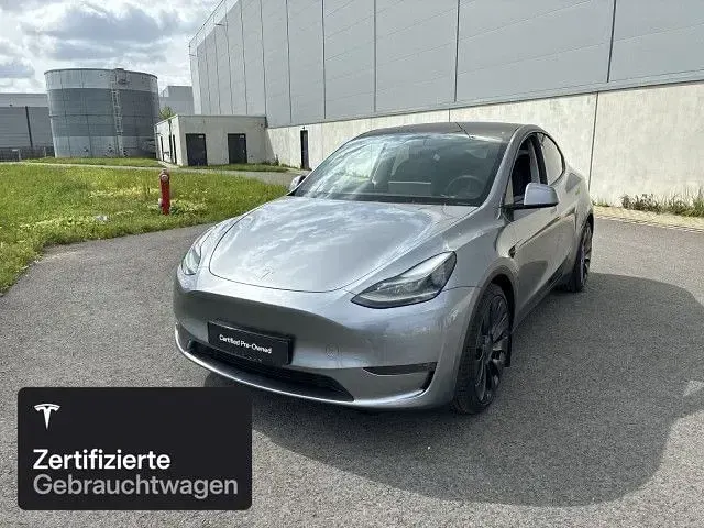 Second-hand Tesla Model Y Performance 392 kW (533 CP) 2023 Argintiu SUV