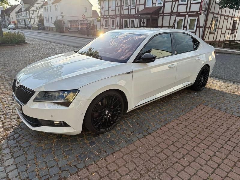Weiß Gebraucht 2017 Skoda Superb SportLine Limousine | 16.900 € (Guter Preis) - Bild 1/4