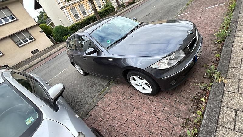 Grau Gebraucht 2005 BMW 116 Kleinwagen | 1.500 € (Superpreis) - Bild 1/4