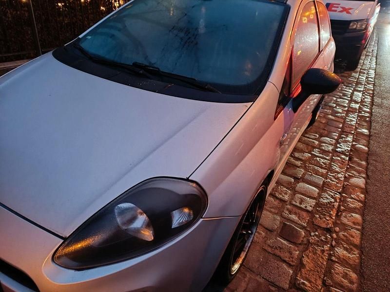 Gebraucht Fiat Punto Lounge 69 PS (50 kW) 2013 Grau Kleinwagen