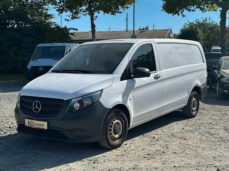 Weiß Gebraucht 2020 Mercedes Vito Van / Kleinbus | 22.800 € (Fairer Preis) - Bild 1/4