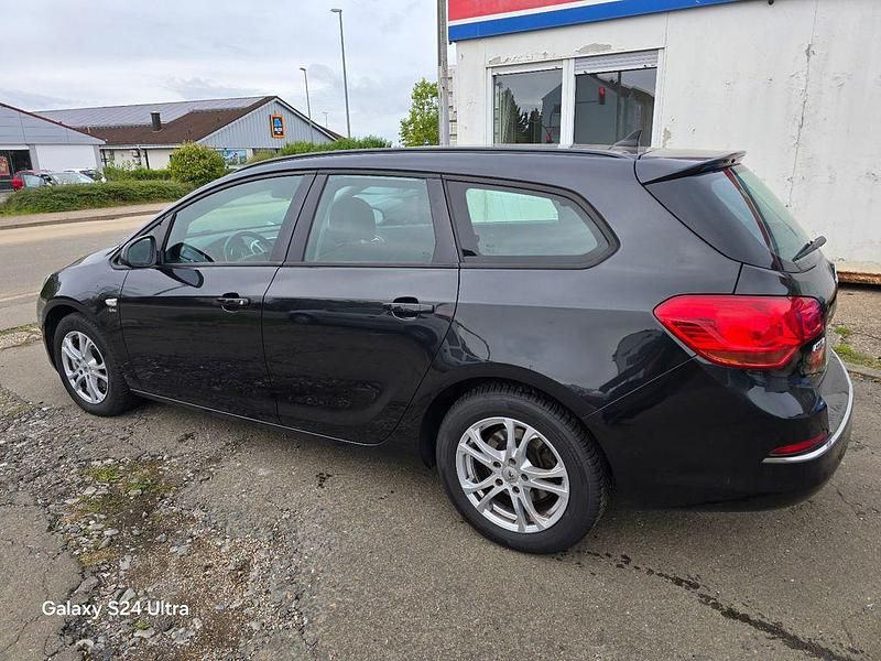 Gebraucht Opel Astra Active 110 PS (80 kW) 2014 Schwarz Kombi