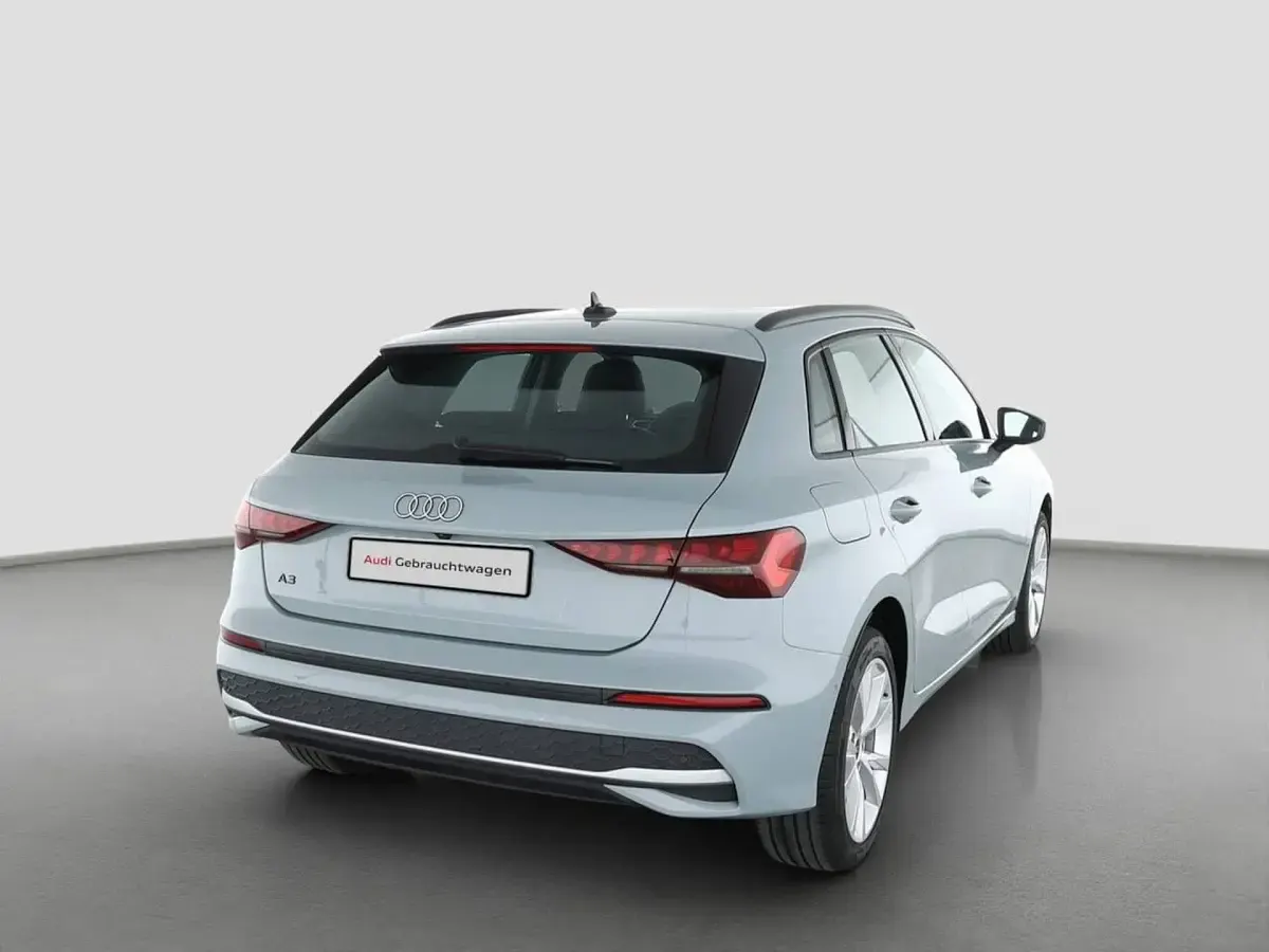 Gebraucht Audi A3 Ambiente 116 PS (85 kW) 2025 Pfeilgrau perleffekt Limousine