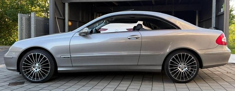 Andere farben Gebraucht 2005 Mercedes CLK320 Avantgarde Coupé | 8.999 € (Etwas zu teuer) - Bild 1/4