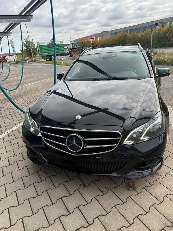 Schwarz Gebraucht 2015 Mercedes E350 Kombi | 13.499 € (Guter Preis) - Bild 1/4