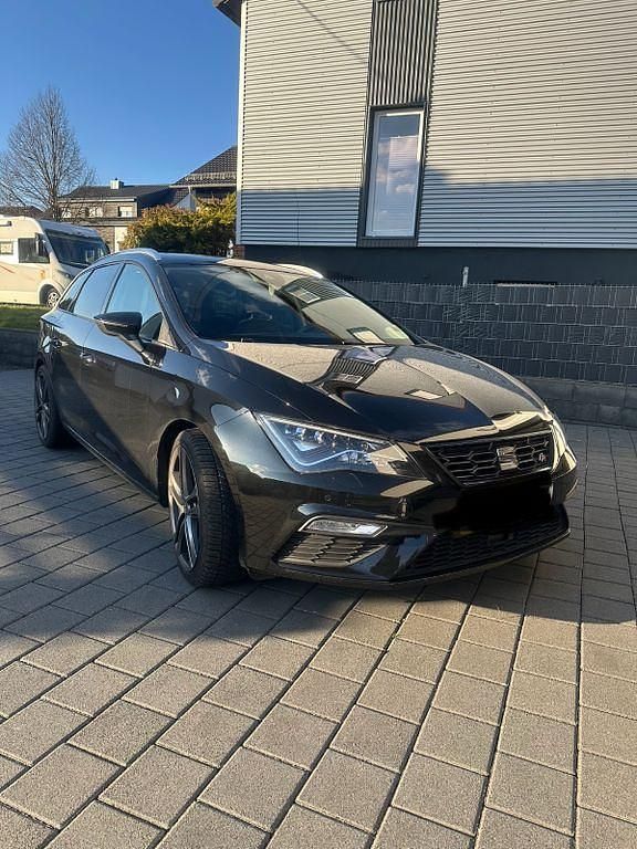 Schwarz Gebraucht 2019 Seat Leon ST FR Kombi | 22.900 € (Etwas zu teuer) - Bild 1/4