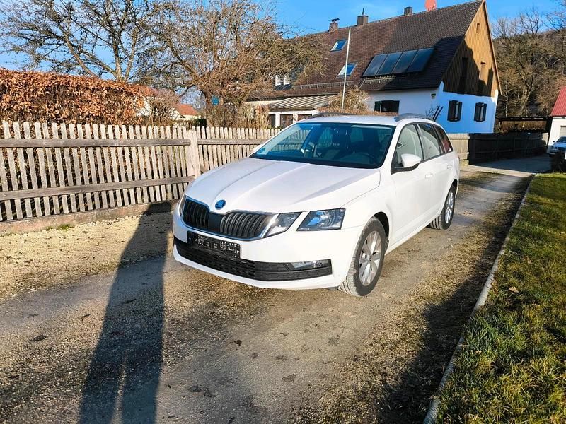 Weiß Gebraucht 2020 Skoda Octavia Kombi | 15.000 € (Superpreis) - Bild 1/4