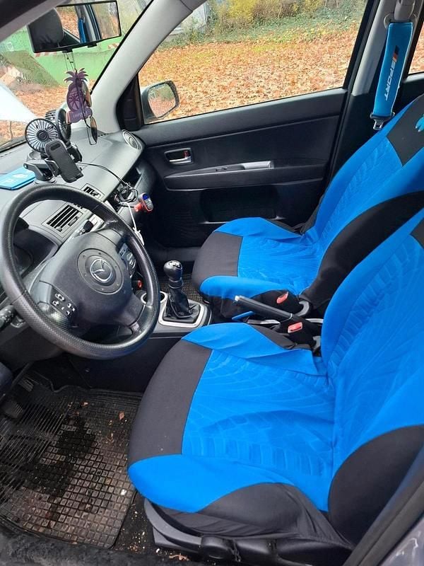 Usado Mazda 2 80 HP (58 kW) 2007 Prateado Citadino