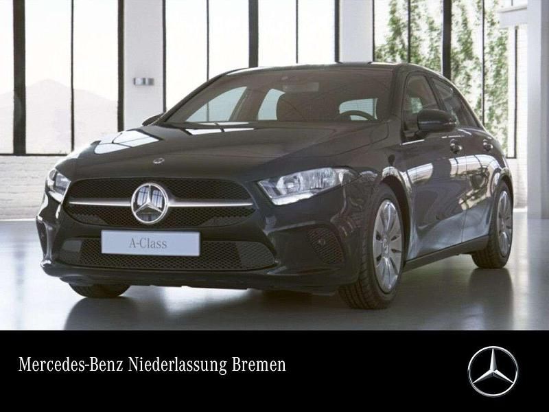 Schwarz Gebraucht 2022 Mercedes A250 Limousine | 23.390 € (Superpreis) - Bild 1/3