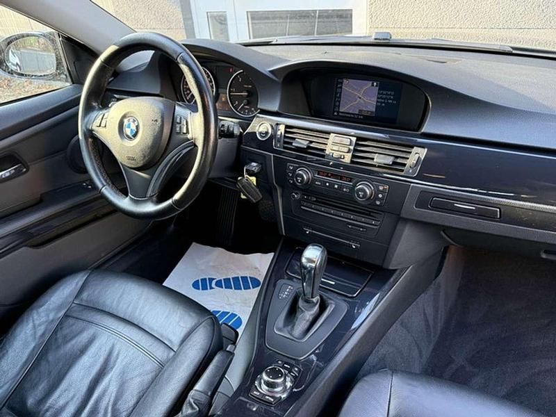 Gebraucht BMW 320 177 PS (130 kW) 2010 Schwarz Coupé