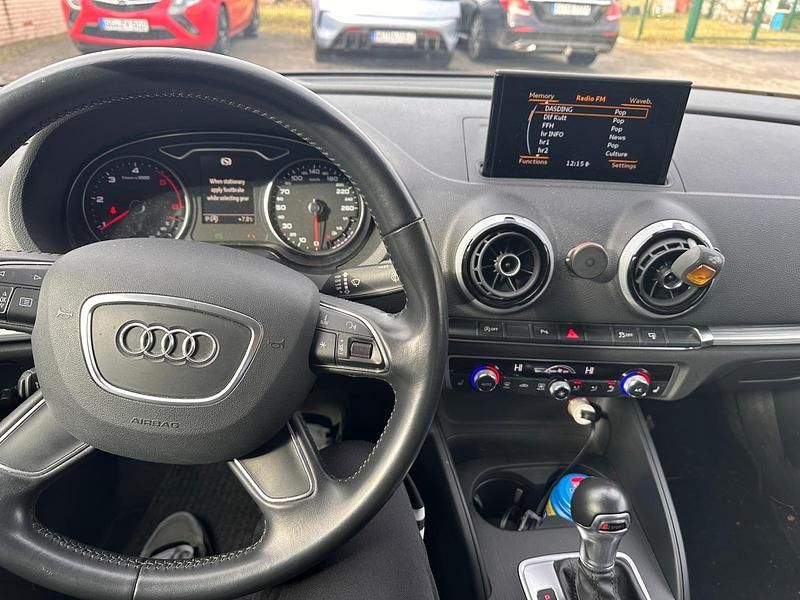 Gebraucht Audi A3 Ambiente 110 PS (80 kW) 2016 Grau Limousine