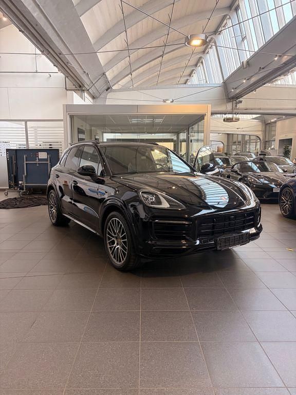 Second-hand Porsche Cayenne Platinum Edition 462 CP (339 kW) 2024 Negru SUV