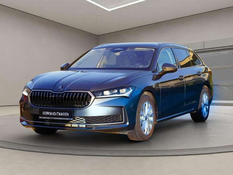 Graphite grau metallic Gebraucht 2024 Skoda Superb Selection Kombi | 42.450 € (Superpreis) - Bild 1/4