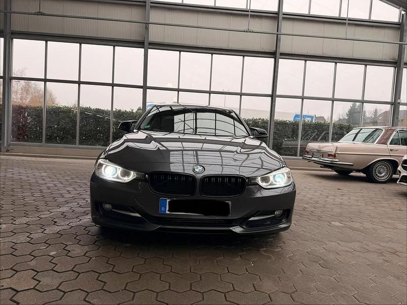 Gebraucht BMW 320 Sport Line 184 PS (135 kW) 2012 Grau Limousine