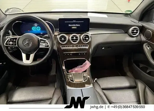 Gebraucht Mercedes GLC300e 320 PS (235 kW) 2021 Designo selenitgrau metallic SUV