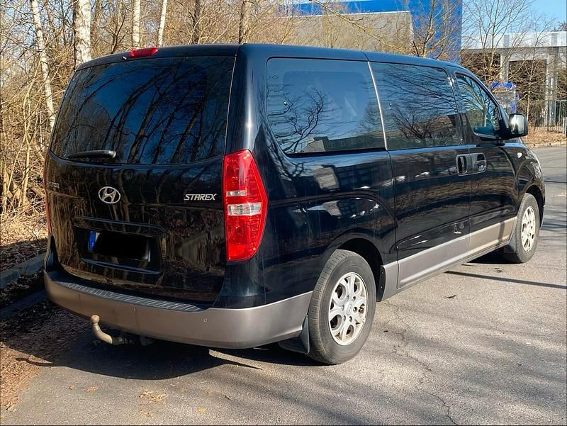 Gebraucht Hyundai H-1 170 PS (125 kW) 2015 Schwarz Van / Kleinbus