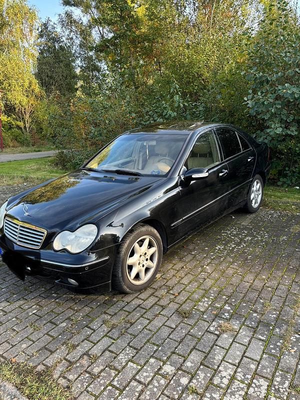 Schwarz Gebraucht 2004 Mercedes C270 Elegance Limousine | 3.500 € (Guter Preis) - Bild 1/4