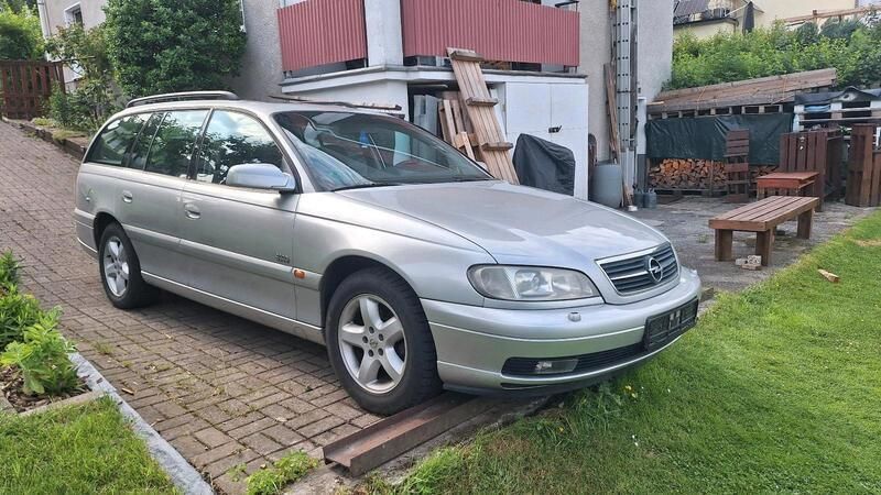 Silber Gebraucht 2000 Opel Omega Edition Kombi | 1.790 € (Fairer Preis) - Bild 1/4