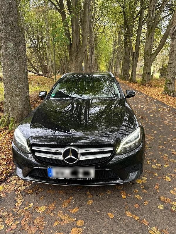 Schwarz Gebraucht 2018 Mercedes C220 Kombi | 12.999 € (Superpreis) - Bild 1/4