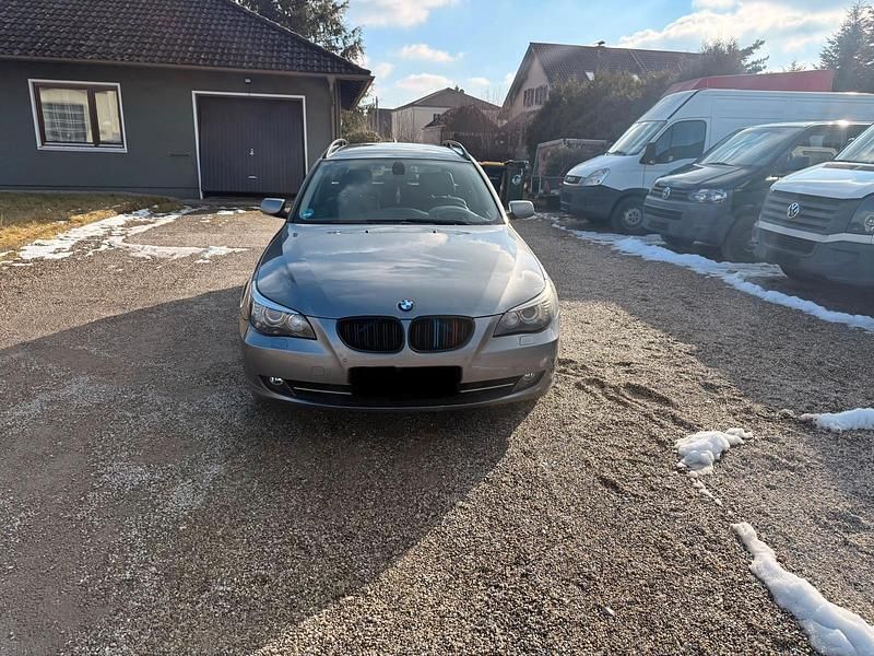 Gebraucht BMW 525 197 PS (144 kW) 2007 Grau Kombi