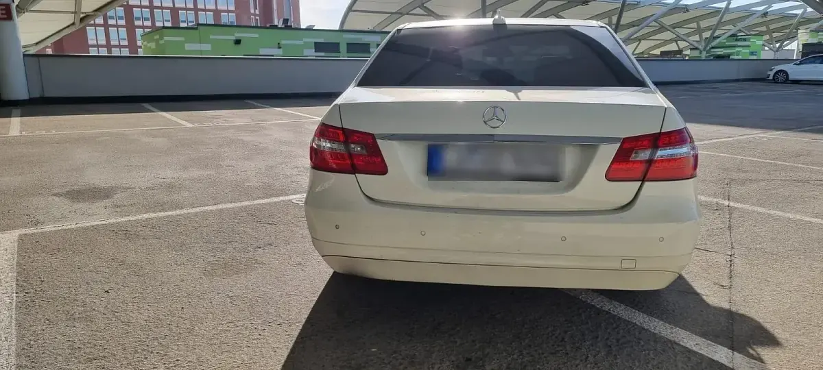 Second-hand Mercedes E220 170 CP (125 kW) 2010 Alb Berlinǎ