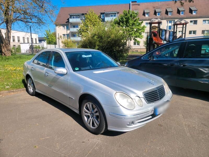 Silber Gebraucht 2006 Mercedes E280 Limousine | 2.600 € (Superpreis) - Bild 1/4