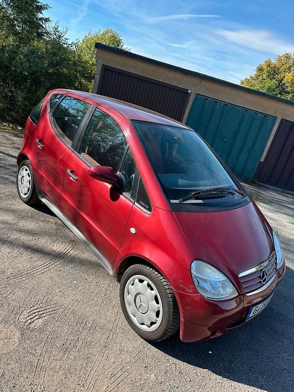 Rot Gebraucht 2000 Mercedes A160 Elegance Kleinwagen | 1.999 € (Fairer Preis) - Bild 1/4
