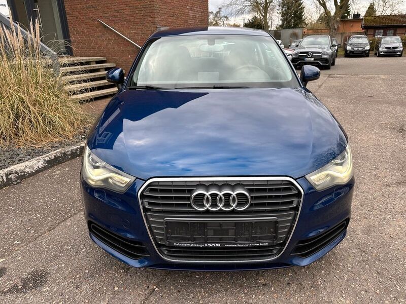 Gebraucht Audi A1 Attraction 122 PS (89 kW) 2012 Blau Kleinwagen