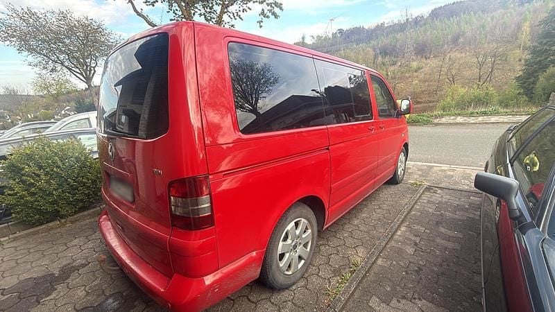 Gebraucht VW Multivan 174 PS (127 kW) 2004 Rot Van / Kleinbus