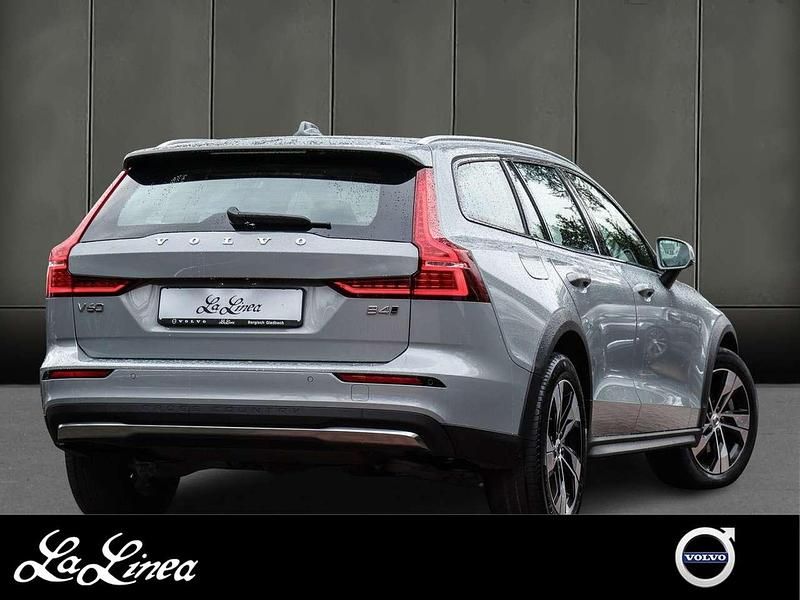Gebraucht Volvo V60 CC Plus 197 PS (144 kW) 2023 Grau Kombi