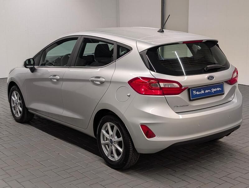 Gebraucht Ford Fiesta Titanium 101 PS (74 kW) 2021 Silber (polarsilbermet.) Kleinwagen