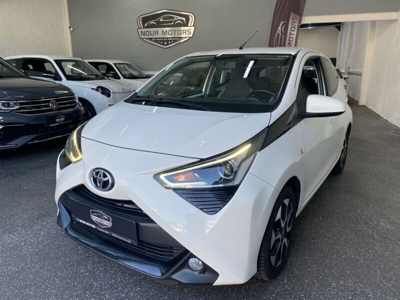 Weiß Gebraucht 2020 Toyota Aygo X-play Kleinwagen | 8.400 € (Guter Preis) - Bild 1/4