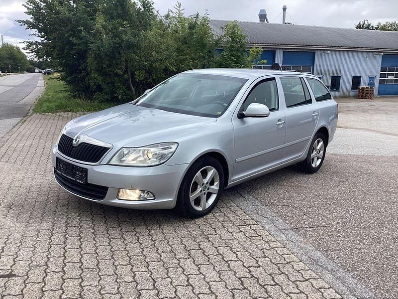 Silber Gebraucht 2013 Skoda Octavia Kombi | 2.399 € (Superpreis) - Bild 1/4