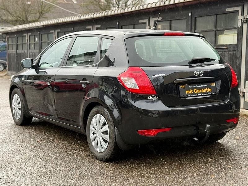 Gebraucht Kia Ceed Attract 90 PS (66 kW) 2010 Schwarz Kleinwagen