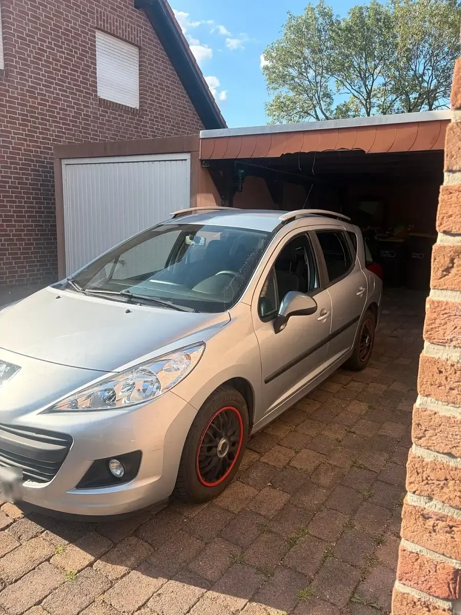 Gebraucht Peugeot 207 95 PS (69 kW) 2011 Grau Kombi