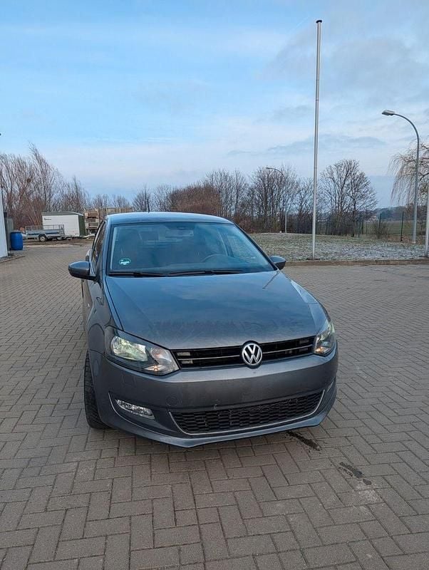 Grau Gebraucht 2013 VW Polo Life Kleinwagen | 5.600 € (Guter Preis) - Bild 1/4